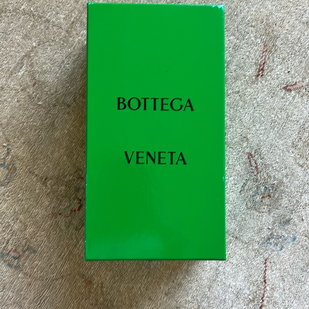Bottega Shoebox with Dust bags